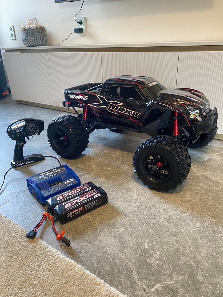 Traxxas X-Maxx 8S – in topstaat met 2 grote accu’s en lader, Ophalen of Verzenden, Zo goed als nieuw, Overige schalen, Auto offroad