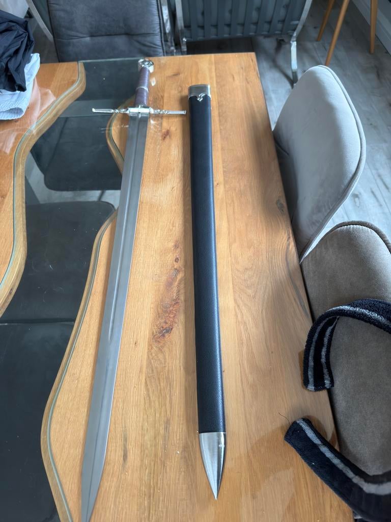 Witcher Zwaard Limited Edition Gamescom - Staal, Ophalen of Verzenden, Zo goed als nieuw, Film, Beeldje, Replica of Model
