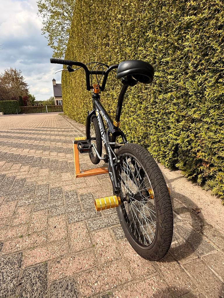 BMX fiets Royal-Bugatti Tornado Freestyle 20 Inch Zwart/Goud, Fietsen en Brommers, Ophalen, Zo goed als nieuw, Staal, 20 tot 24 inch