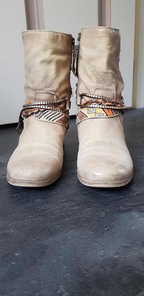 MJUS enkellaarsjes mt.41 met leuke versiering, Beige, Lage of Enkellaarzen, Ophalen of Verzenden, Gedragen