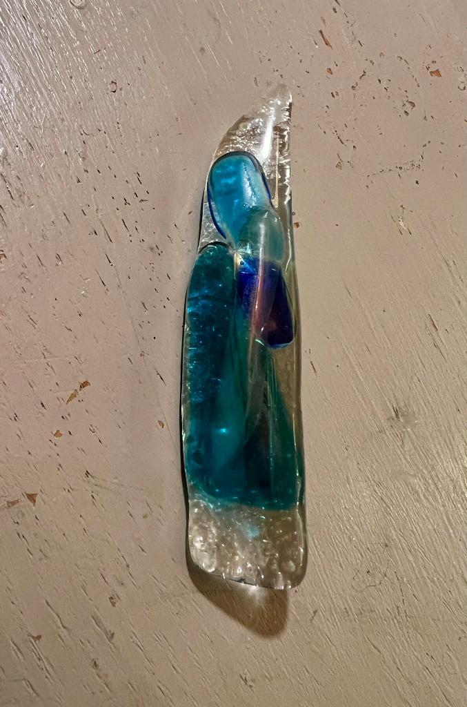 Vintage grote abstracte glas design broche pinguïn blauw, 10 cm of meer, Overige materialen, Blauw, Ophalen of Verzenden