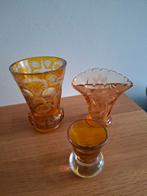 Antieke vaasjes okergeel geslepen bewerkt, Antiek en Kunst, Antiek | Glas en Kristal, Ophalen of Verzenden