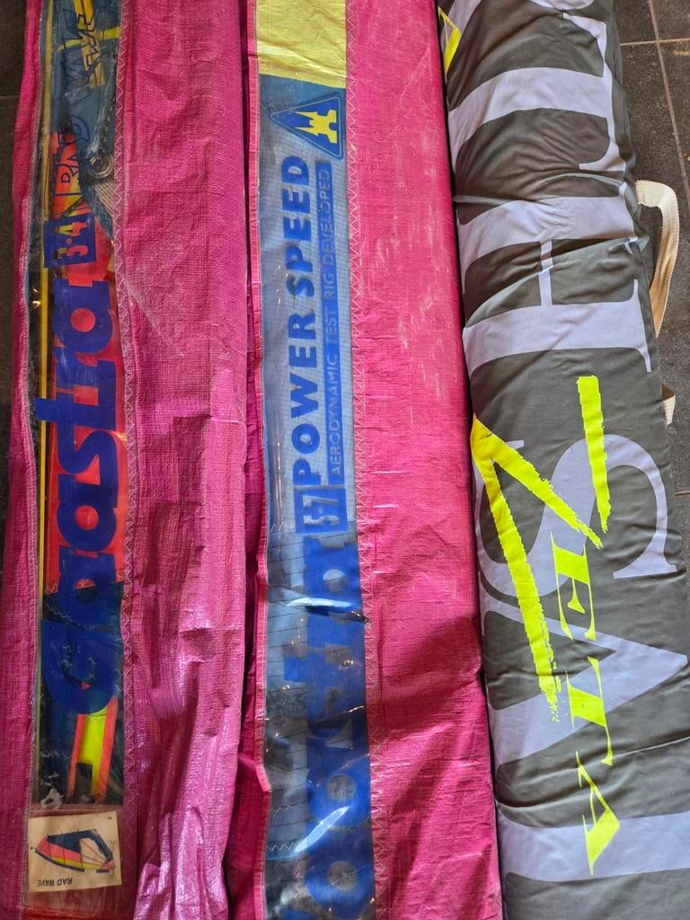 Diverse windsurf zeilen, masten en gieken (Mistral, Northsai, Watersport en Boten, Windsurfen, Ophalen, Gebruikt, 300 cm of meer