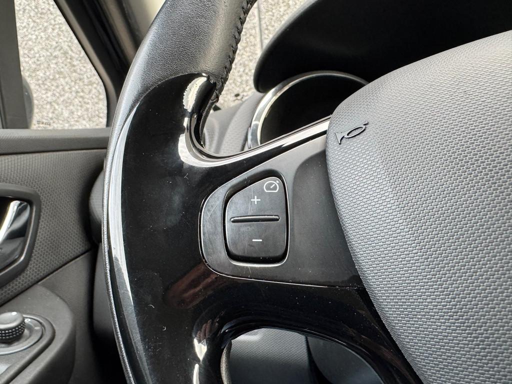 Renault CLIO 1.2 Expression Led Navigatie Cruise Controle Ac, Auto's, Renault, Voorwielaandrijving, Stof, Gebruikt, 4 cilinders