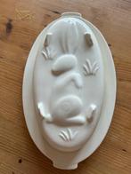 Puddingvorm.  Model haas, met onderbord., Ophalen