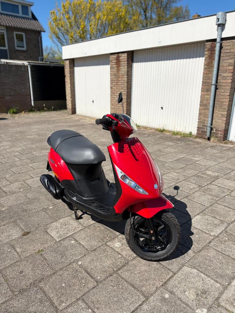 Piaggio zip 50cc 4t 2v brom, Fietsen en Brommers, Scooters | Piaggio, Ophalen of Verzenden, Zo goed als nieuw, Benzine, Zip