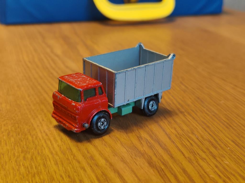 Matchbox GMC Tipper Truck ROOD, Ophalen of Verzenden, Zo goed als nieuw, Bus of Vrachtwagen