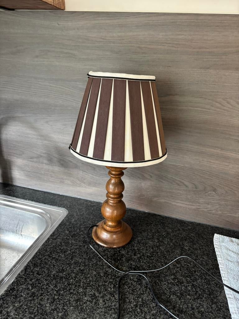 Antieke Sfeervolle Tafellamp met Houten Voet, Huis en Inrichting, Lampen | Tafellampen, Ophalen, Gebruikt, Hout, Minder dan 50 cm