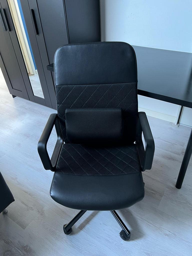 Ikea bureaustoel met rugkussen Z.G.A.N., Ophalen, Zo goed als nieuw, Zwart