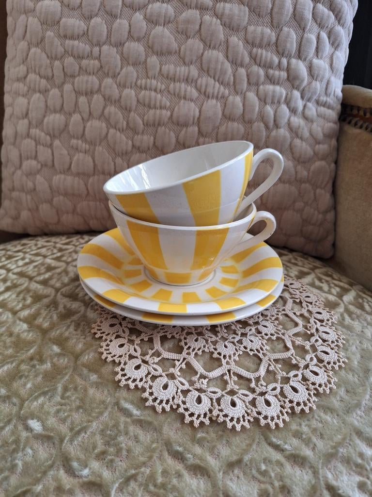 2 Vintage Pastel Gele Soepkommen van California ** Mimosa **, Ophalen of Verzenden