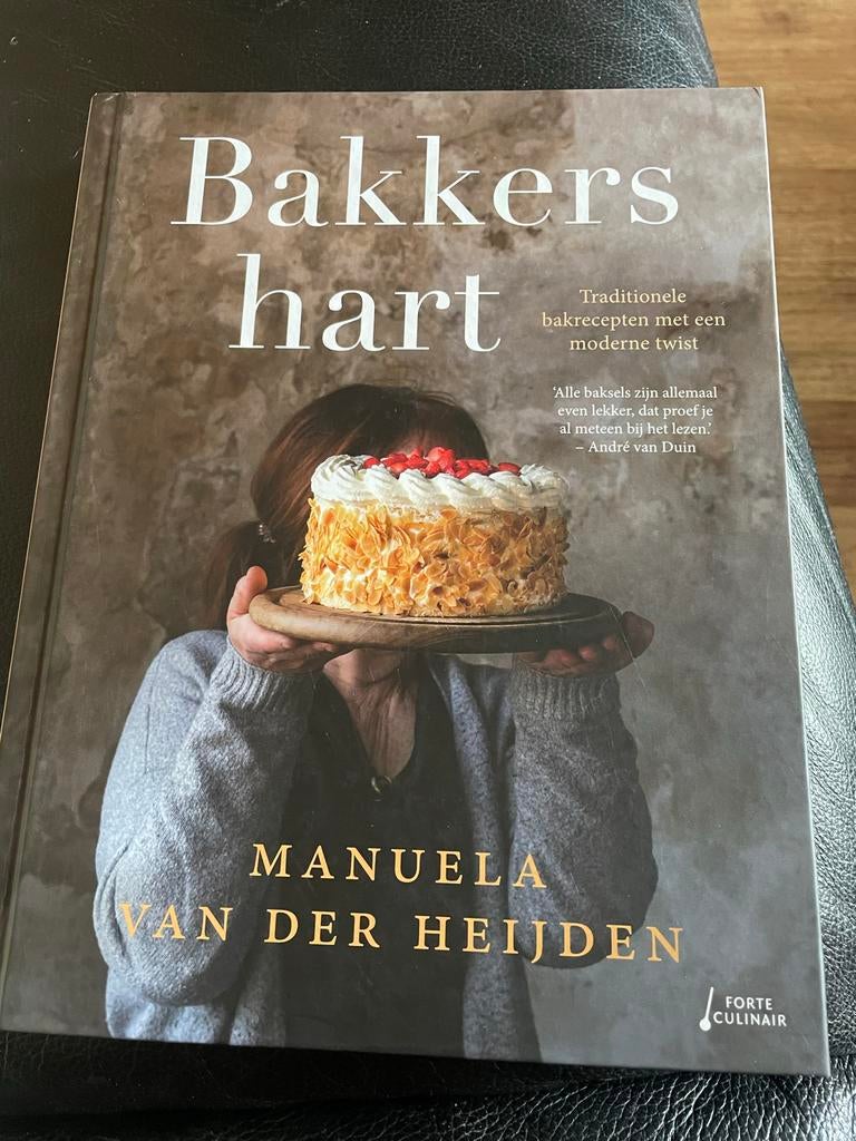 Bakkers hart - Manuela van der Heijden, Ophalen of Verzenden, Zo goed als nieuw, Taart, Gebak en Desserts