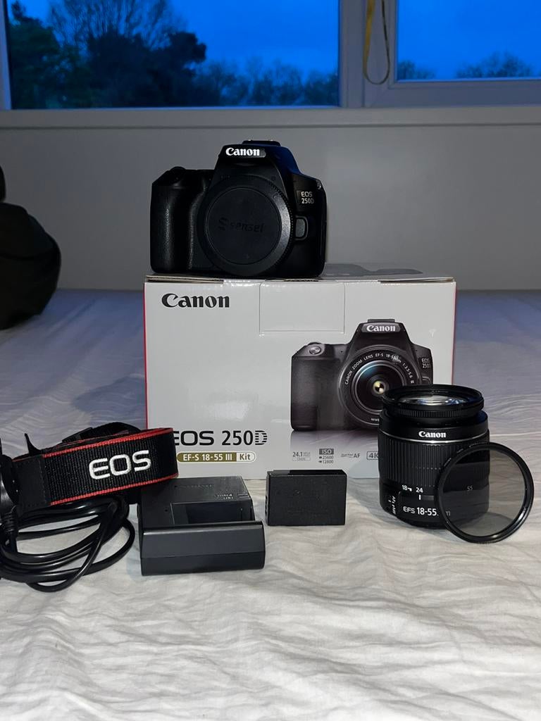 MOET ZSM WEG! Canon EOS 250d + KIT lens + Polarisatie filter, Ophalen, Zo goed als nieuw, Standaardlens, Zoom