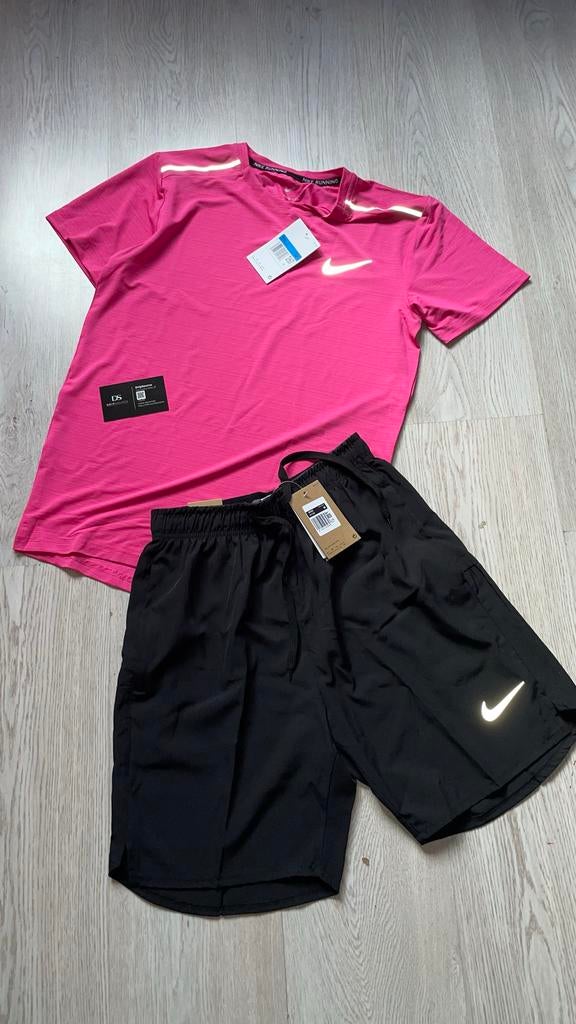 Nike zomersetje roze/zwart maat M - Nieuw met prijskaartje, Kleding | Heren, Sportkleding, Maat 48/50 (M), Nieuw, Ophalen of Verzenden