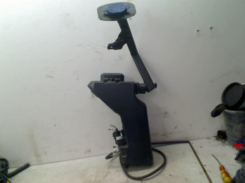 Ruitensproeierreservoir C Estate (S205) 2017, Gebruikt, Mercedes-Benz AG, Mercedes-Benz, Mercedesstraße 120, Stuttgart 70372, , Duitsland