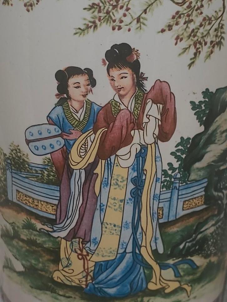 Prachtige Chinese Vaas met Handgeschilderde Scènes, Antiek en Kunst, Antiek | Vazen, Ophalen of Verzenden