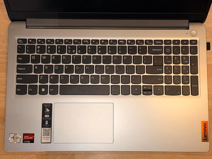 Lenovo IdeaPad 1 15AMN7 - Zo goed als nieuw met accessoires, Computers en Software, Windows Laptops, Zo goed als nieuw, 15 inch