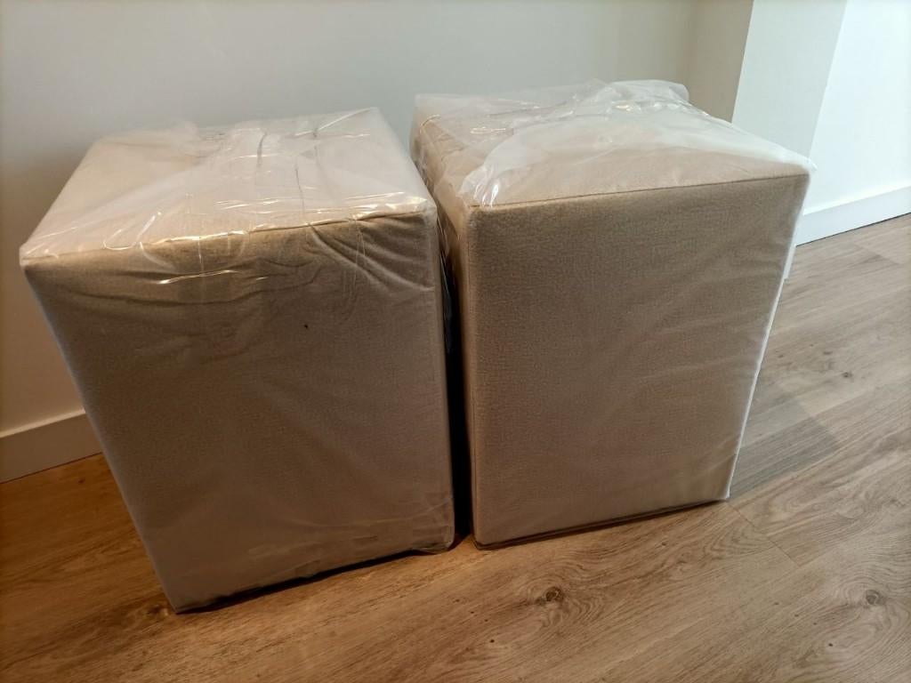 Nieuwe hocker in zandkleur, Ophalen, Minder dan 50 cm, Nieuw, Stof