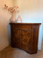 Authentiek retro barok kastje. Bijzondere vorm en houtwerk, Ophalen