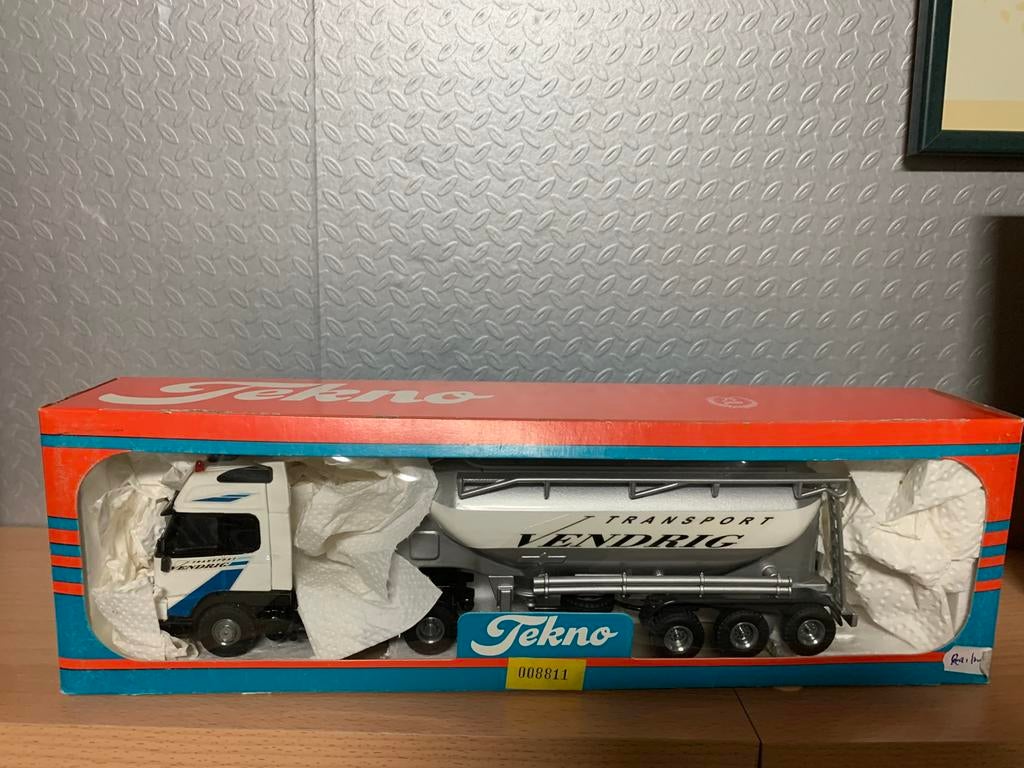 Miniatuur vendrig Someren va tekno, Hobby en Vrije tijd, Modelauto's | 1:50, Ophalen of Verzenden, Bus of Vrachtwagen, Tekno