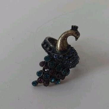 Vintage ring pauw strassteentjes  sporen van de tijd Pauw, Sieraden, Tassen en Uiterlijk, Broches, Gebruikt, Overige materialen