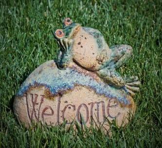 Beeld leuke, liggende, groene Kikker, Welcome, deurstopper, Tuin en Terras, Tuinbeelden, Nieuw, Dierenbeeld, Steen, Ophalen of Verzenden