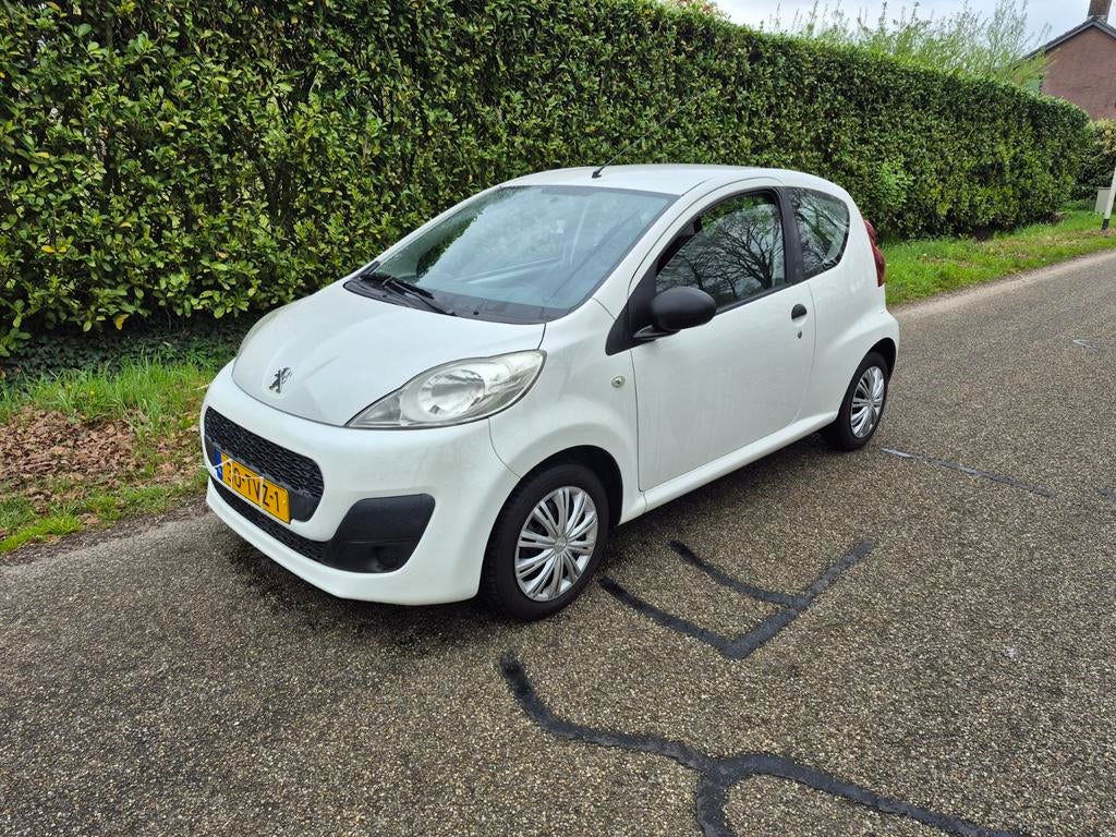 Peugeot 107 1.0 12V  3DR 2012 Wit-Airco-APK-NAP, Auto's, Voorwielaandrijving, Stof, Zwart, 4 stoelen