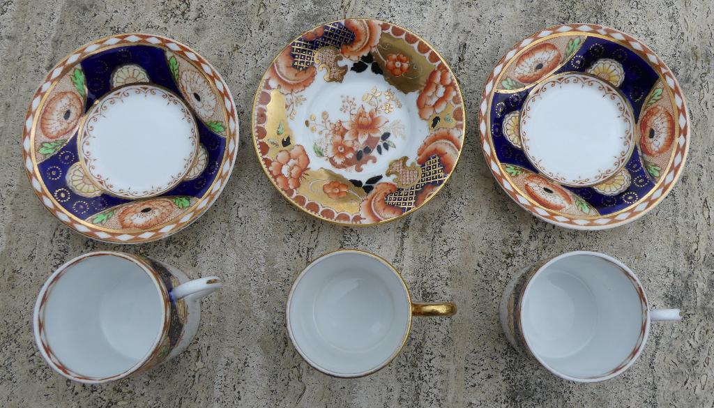 Royal Albert Crown China England 3 Espresso Kop en Schotels, Antiek en Kunst, Antiek | Porselein, Ophalen of Verzenden