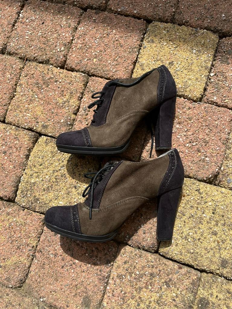 Stijlvolle suède veterschoenen met hak - Maat 39, Kleding | Dames, Schoenen, Ophalen of Verzenden, Gedragen, Bruin, Schoenen met hoge hakken