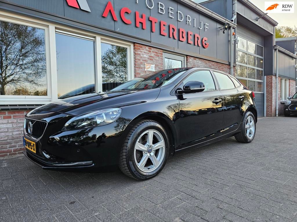 Volvo V40 2.0 T2 Momentum Trekhaak! Airco/Clima! Cruise Cont, Auto's, Voorwielaandrijving, Gebruikt, Euro 6, 4 cilinders