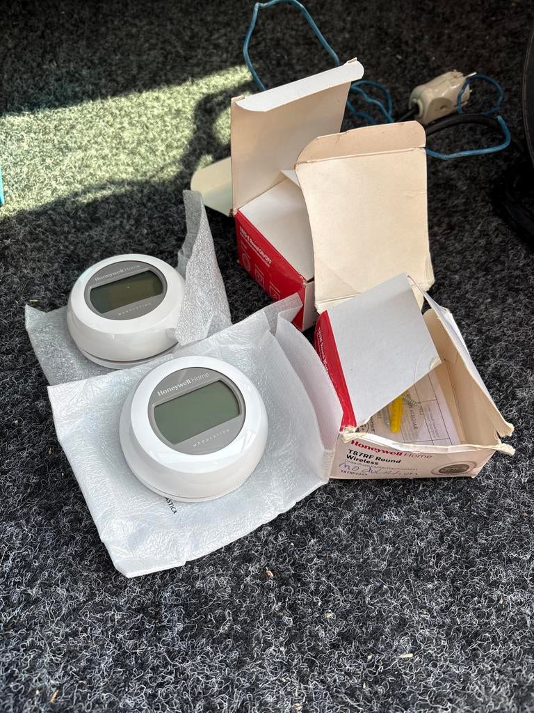 2x Nieuwe Honeywell Round Modulation Thermostaat, Ophalen of Verzenden, Slimme thermostaat, Nieuw