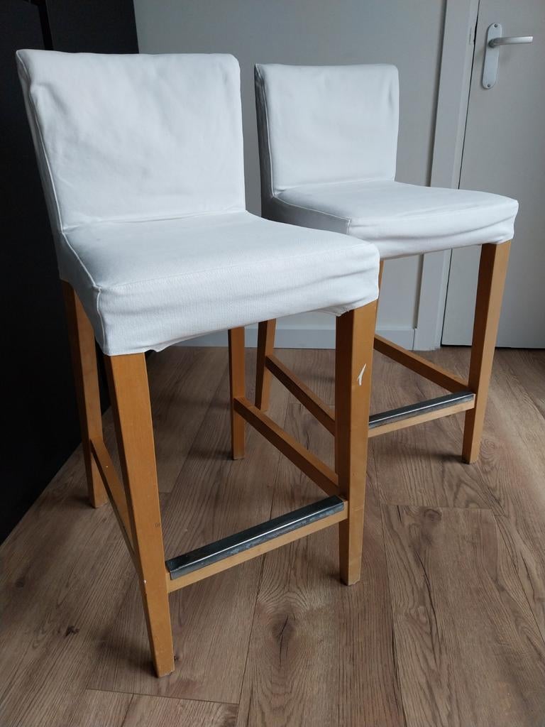 2 Barkrukken Ikea met witte hoezen, Ophalen, Gebruikt, Met voetsteun, 60 tot 90 cm