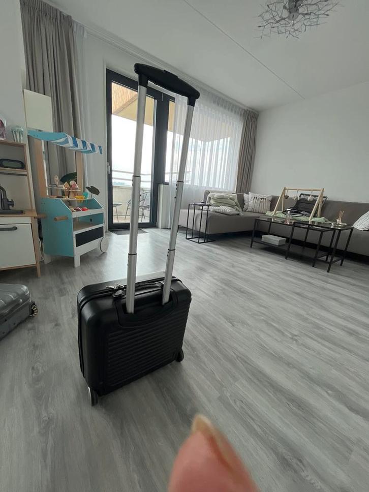 Compacte zwarte trolley 40x40 met wieltjes, Sieraden, Tassen en Uiterlijk, Koffers, Zo goed als nieuw, Hard kunststof, Minder dan 50 cm