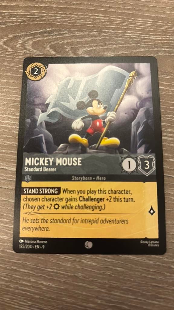 Disney Lorcana Mickey Mouse bearer 185-204 9FAB nonfoil, Ophalen of Verzenden, Zo goed als nieuw, Losse kaart