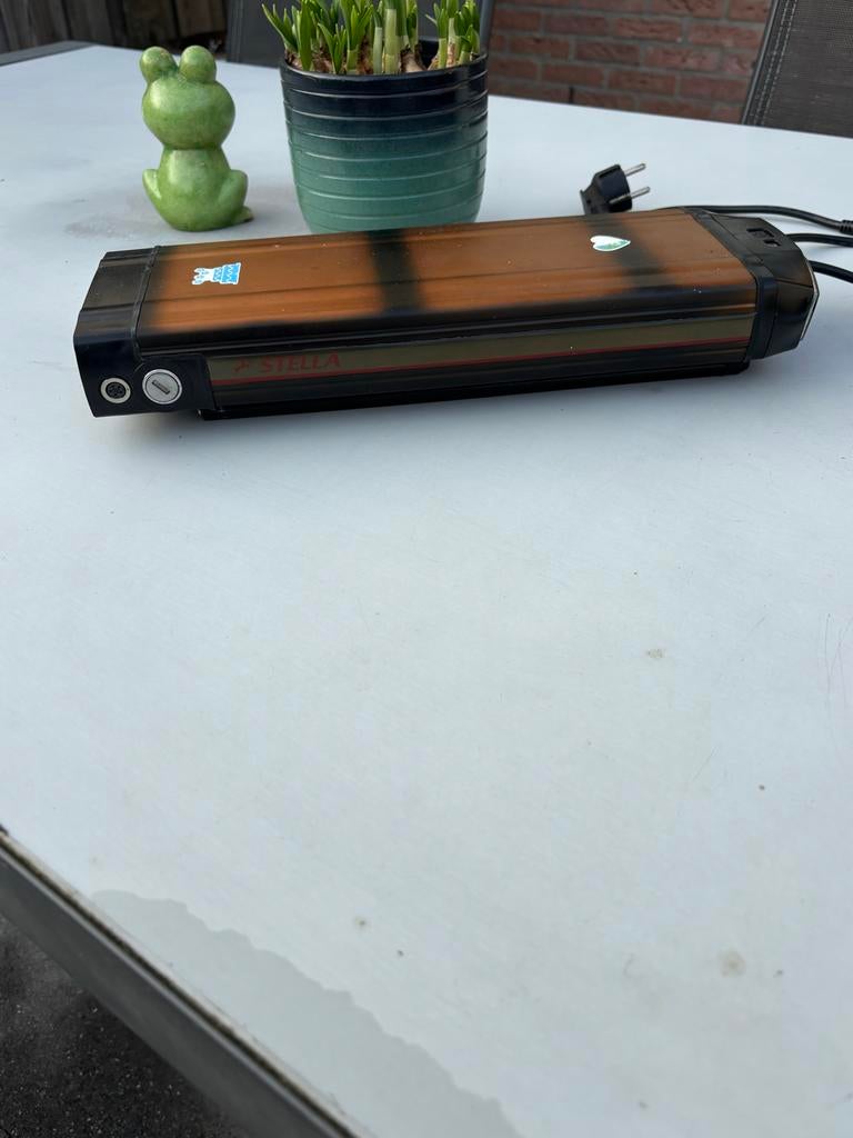 Stella accu type 2 inclusief oplader, Fietsen en Brommers, Fietsaccessoires | Fietsaccu's, Ophalen, Gebruikt