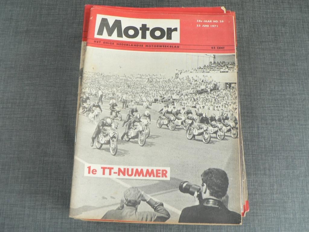 TT NUMMERS ASSEN WEGRACE MOTO GP, Ophalen of Verzenden, Gelezen