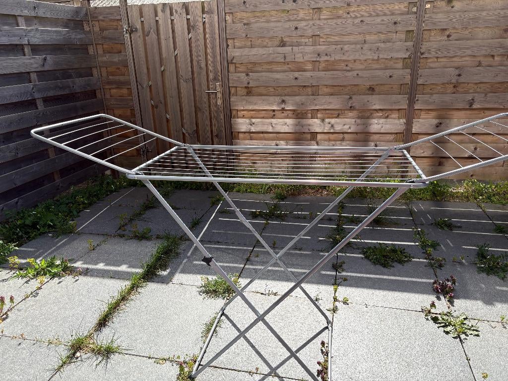 Cloth Stand with Cloth basket, Minder dan 4 kg, Ophalen, Zo goed als nieuw, Minder dan 85 cm