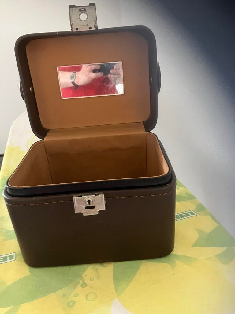 Vintage Bruine Hardcase Beautycase met Spiegel en Slot, Ophalen, Gebruikt, Bruin, Met slot