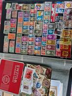 Map met postzegels en apart kinderpostzegels, Postzegels en Munten, Postzegels | Nederland, Ophalen of Verzenden, Na 1940, Gestempeld