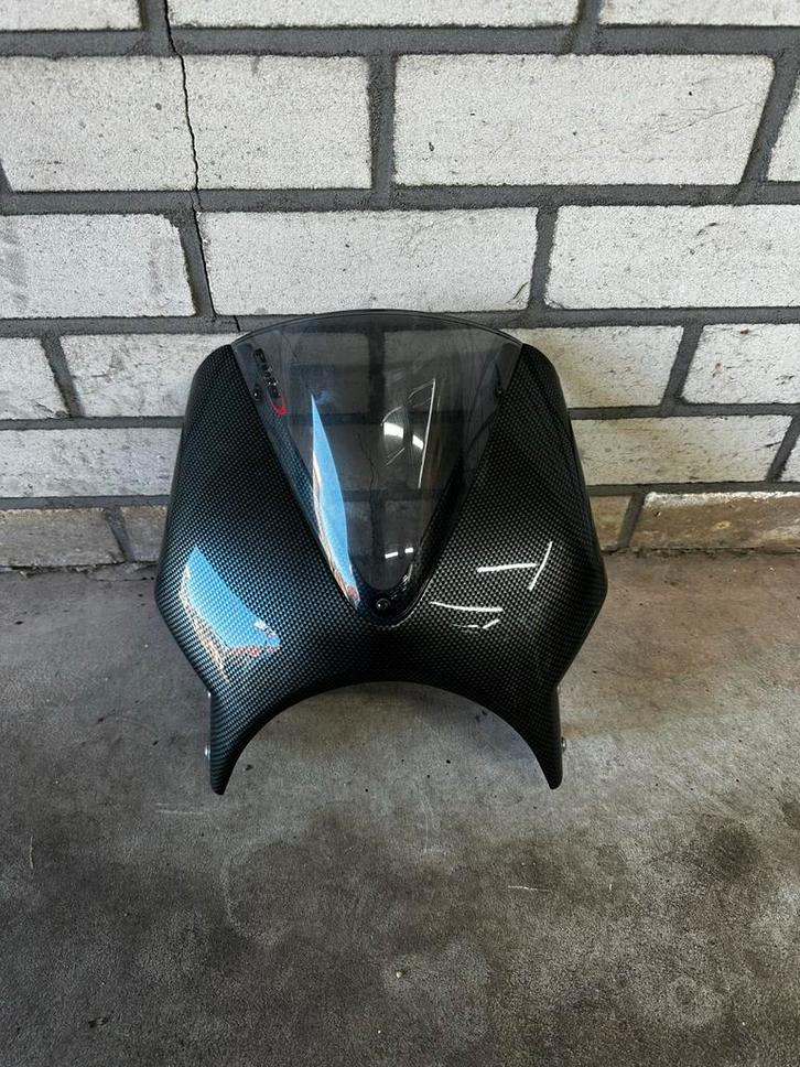 Puig Windscherm / Kuipje - Carbon Look - Nette Staat, Fietsen en Brommers, Brommeronderdelen | Scooters, Gebruikt, Overige merken