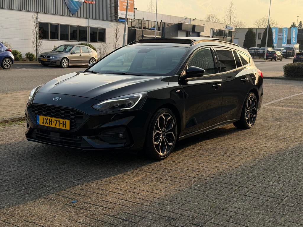 Ford Focus 1.0 Ecoboost ST-line 125pk 2019 pano automaat, 125 pk, 715 kg, Zwart, Stationwagon