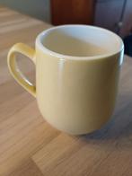 Pastel donkergele bolle buik beker - regout Maastricht, Huis en Inrichting, Ophalen of Verzenden