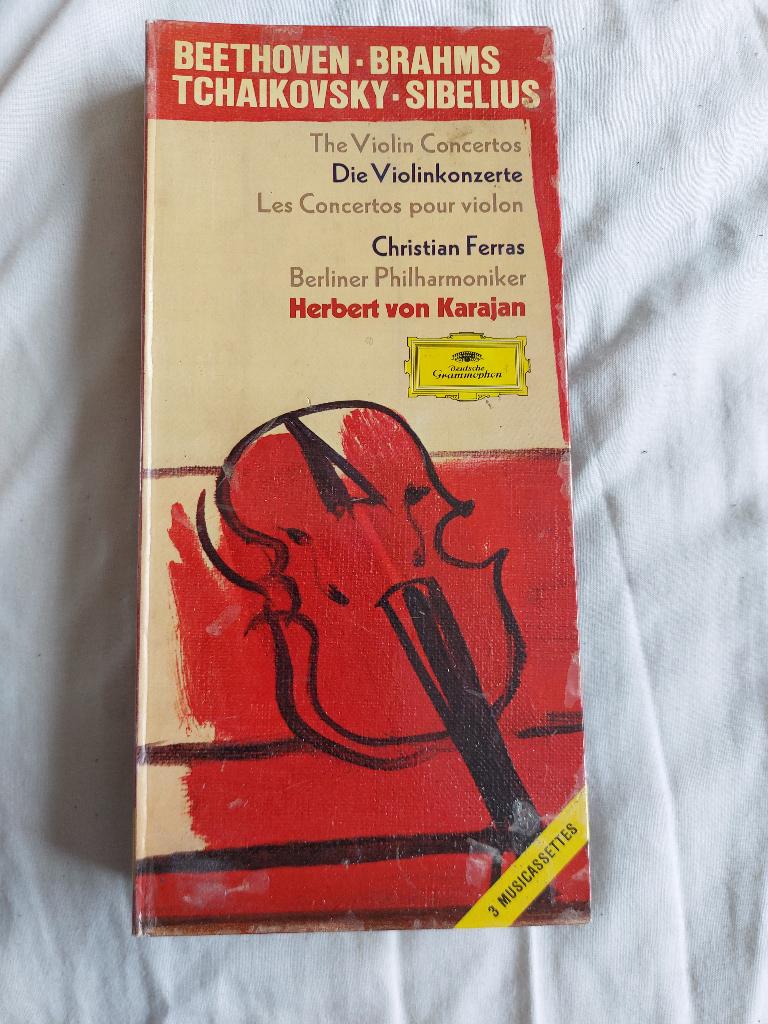 2 musicassettes Beethoven Brahms Tchaikovsky Sibelius, Ophalen of Verzenden, Zo goed als nieuw, Klassiek, 2 t/m 25 bandjes