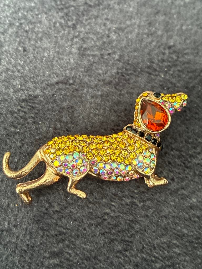 Unieke Teckel Broche met Strass Steentjes, Sieraden, Tassen en Uiterlijk, Overige materialen, 4 tot 7 cm, Ophalen of Verzenden