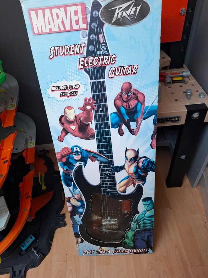 Peavey Marvel Student Elektrische Gitaar met Versterker, Muziek en Instrumenten, Snaarinstrumenten | Gitaren | Elektrisch, Zo goed als nieuw