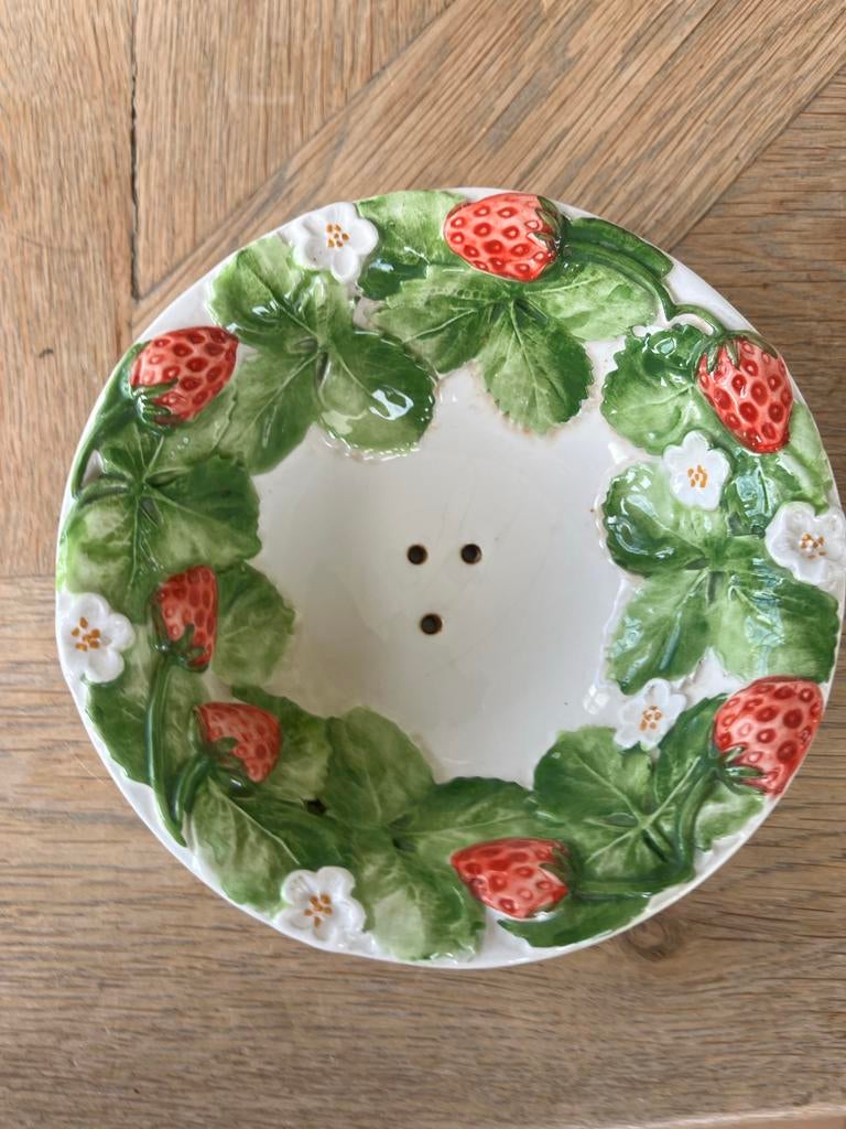 Aardbei schaal, 15,5 cm diameter, Huis en Inrichting, Woonaccessoires | Schalen en Manden, Gebruikt, Porselein of Keramiek, Schaal