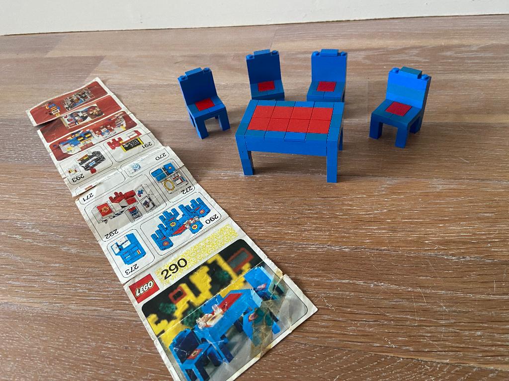 LEGO Blauwe tafel met 4 stoelen; set 290, Kinderen en Baby's, Speelgoed | Duplo en Lego, Gebruikt, Lego, Ophalen of Verzenden
