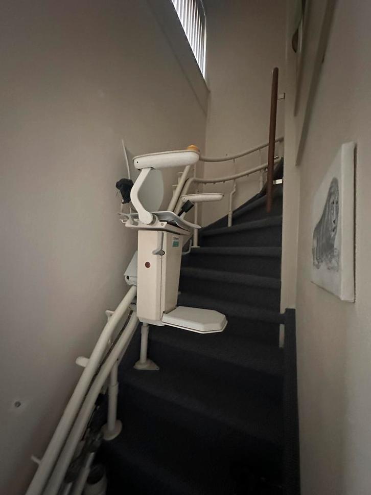 Traplift Otolift Two, Diversen, Trapliften, Zo goed als nieuw, Met bocht, Ophalen