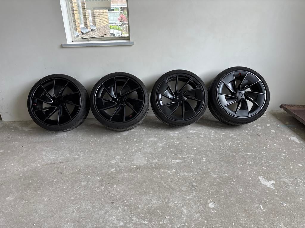 Tesla Model 3 Performance WARP 20 inch velgen met Pirelli, Ophalen, Gebruikt, Banden en Velgen, 235 mm