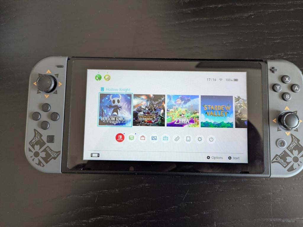 Nintendo Switch Monster Hunter Rise editie met veel extra's, Spelcomputers en Games, Ophalen, Met 2 controllers, Zo goed als nieuw
