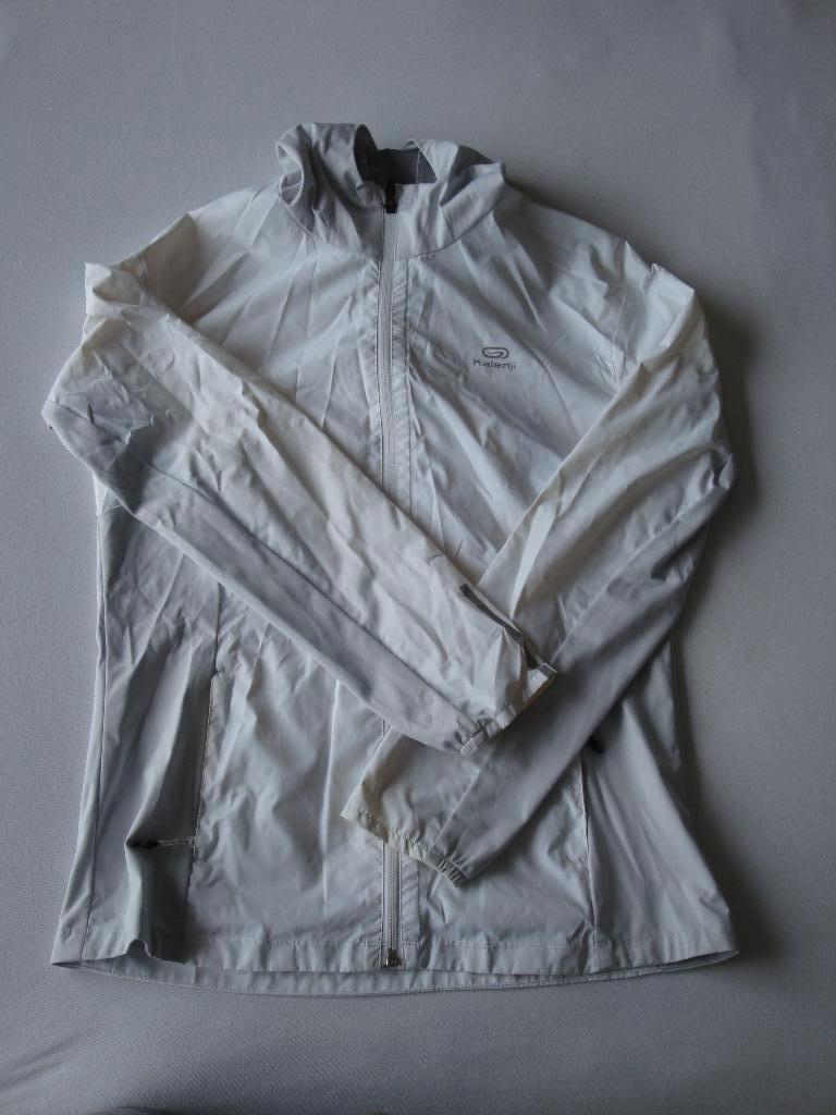 Maat 38. Wit met licht grijs KALENJI sport / wind jack., Kleding | Dames, Maat 38/40 (M), Wit, Overige typen, Ophalen of Verzenden